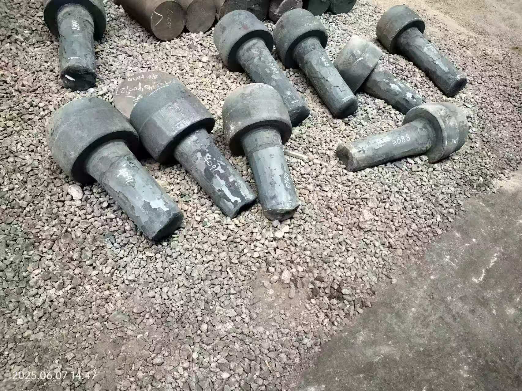 வெப்பநிலை மற்றும் அழுத்தத்தைக் கட்டுப்படுத்துவதன் மூலம் ஏவியேஷன் ஃபோர்ஜிங்ஸின் செயல்திறனை எவ்வாறு மேம்படுத்துவது